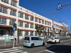 表山小学校まで450ｍ徒歩7分